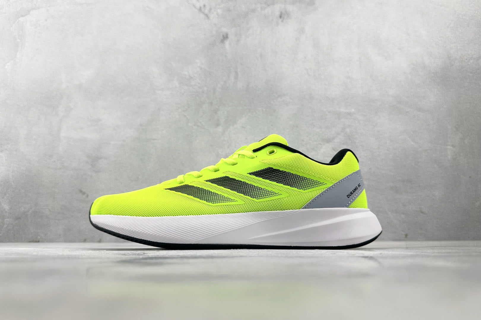 Tênis Running Neon Pro – Alta Performance Verde
