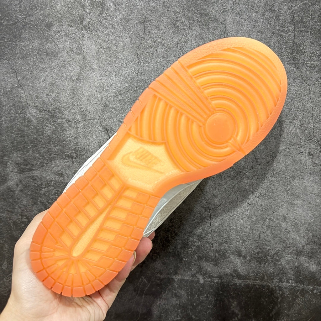 Nike Dunk Low – Bege com Solado Gum