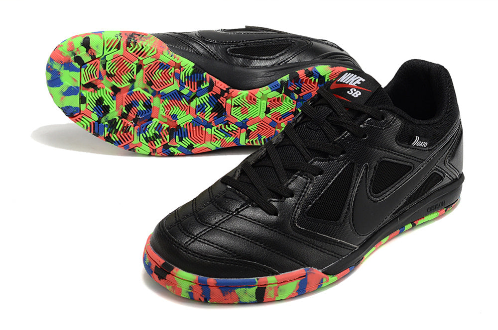 Chuteira Futsal Nike Gato – Preta com Solado Colorido