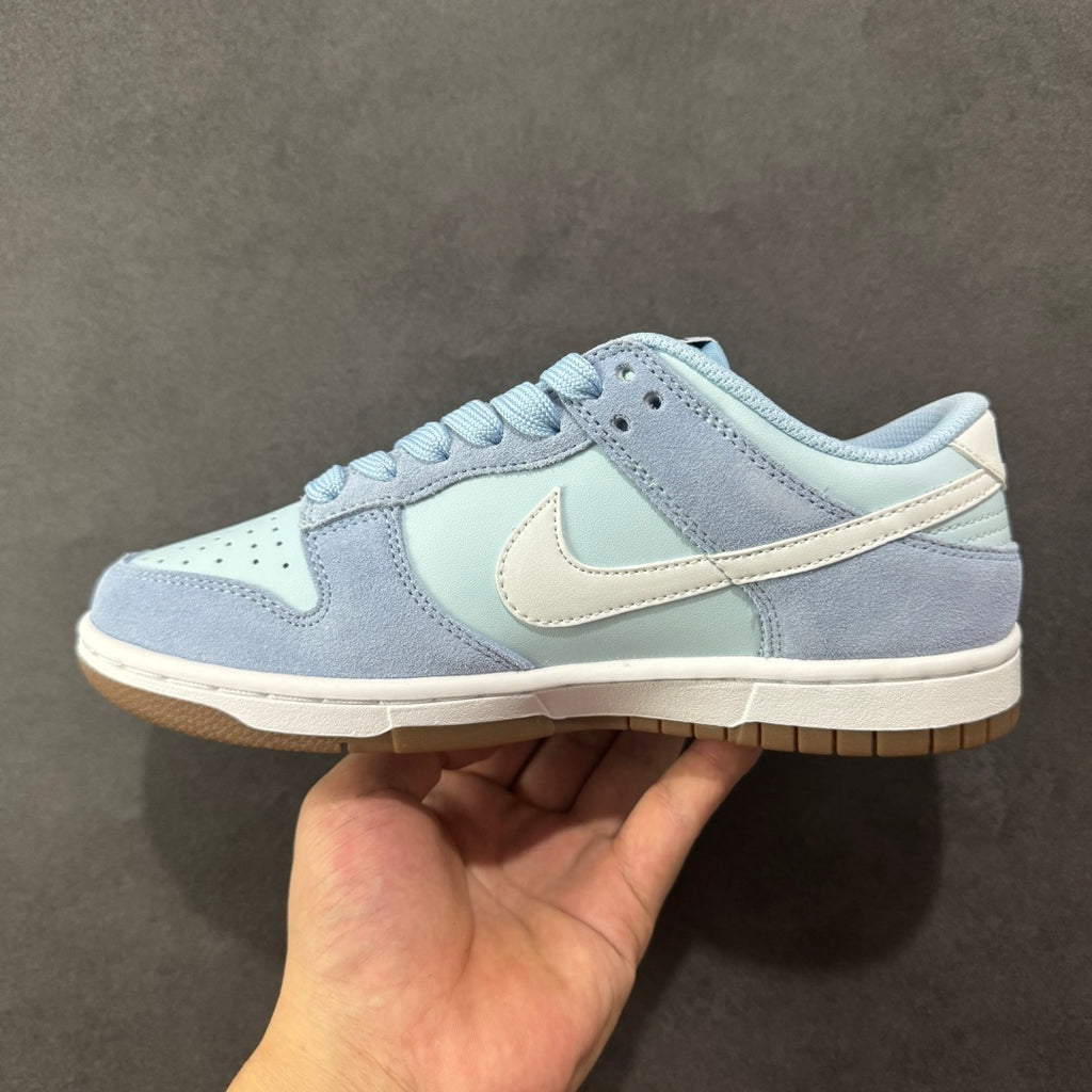 Nike Dunk Low – Azul Claro com Solado Gum
