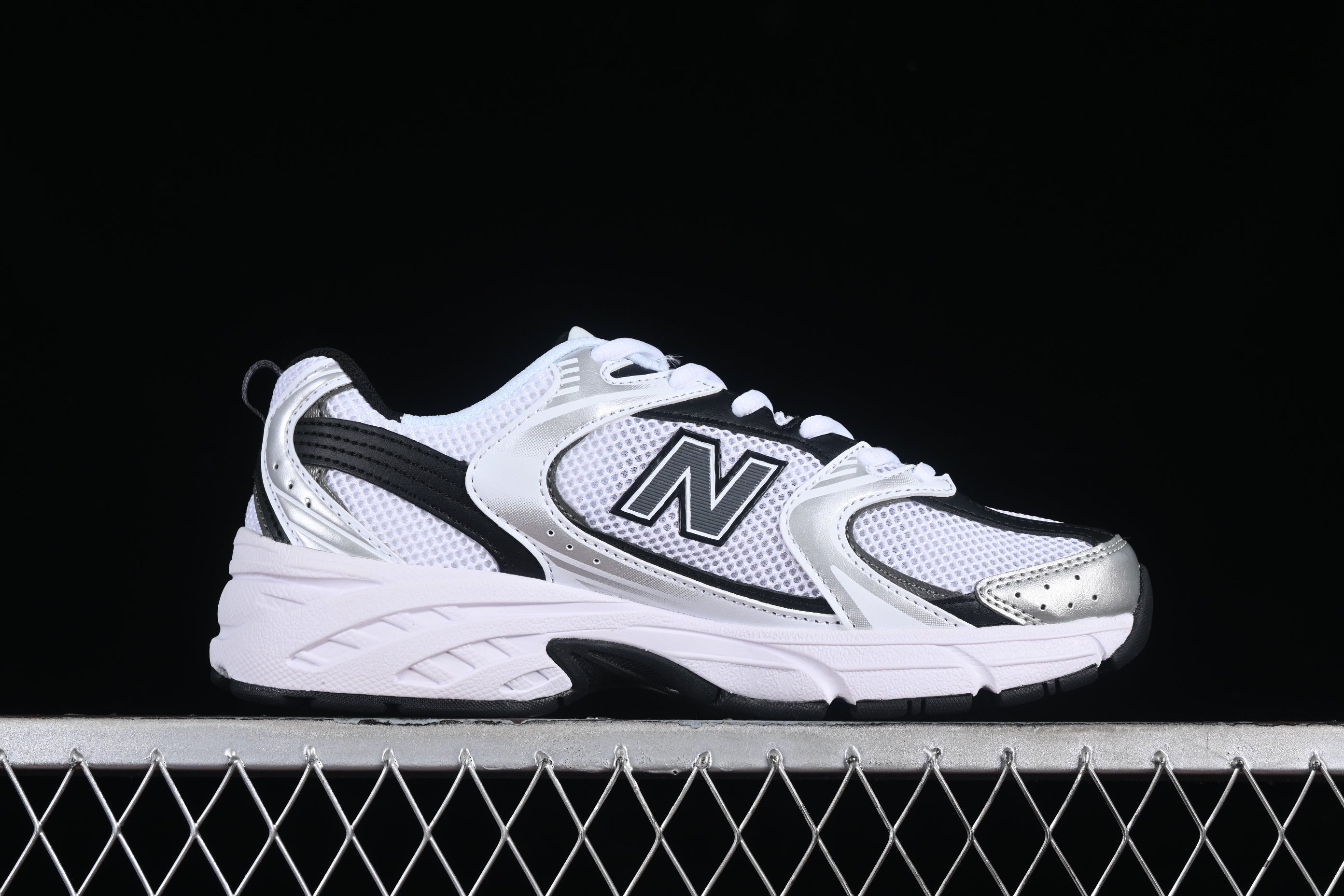 New Balance 530 – Branco/Preto