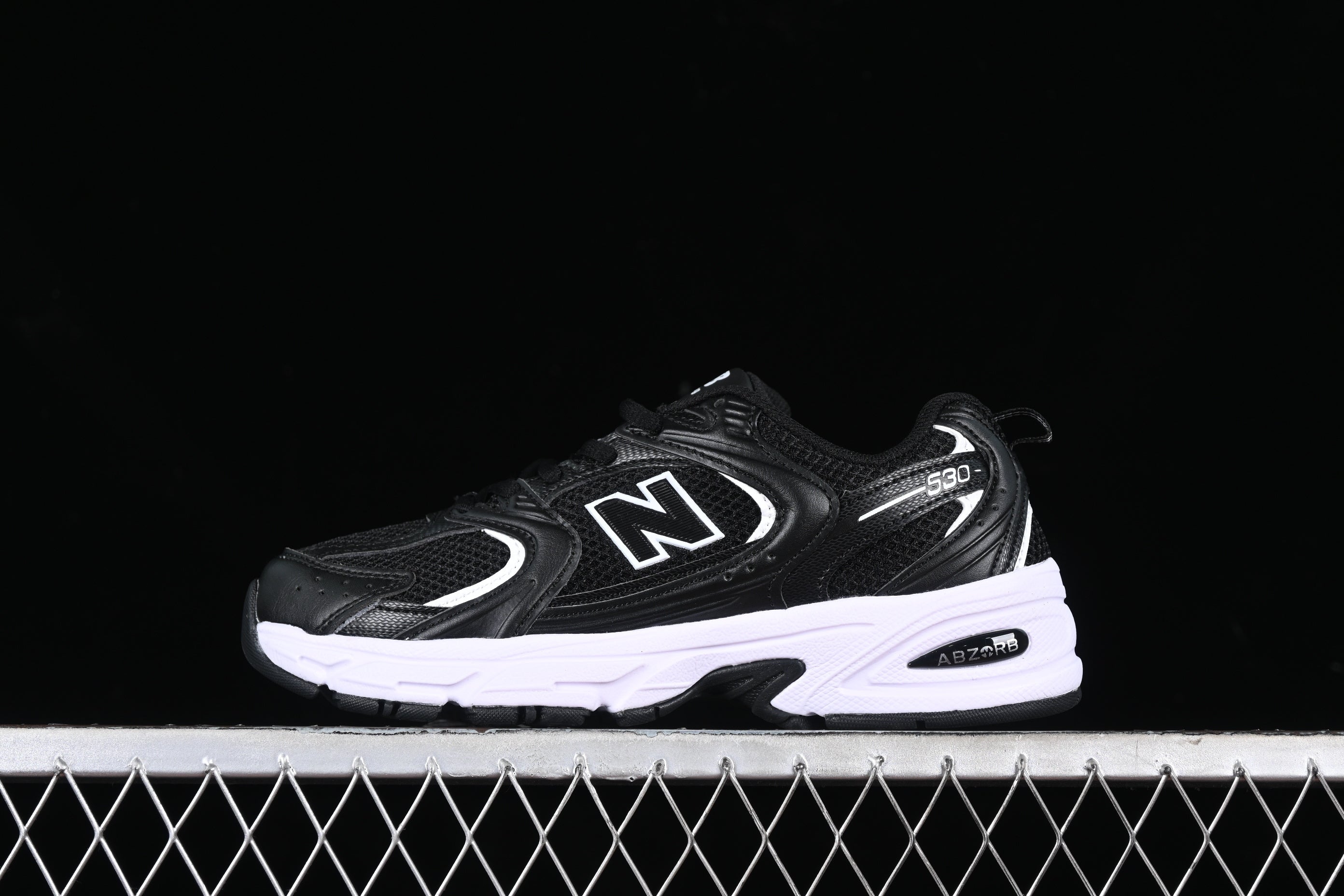New Balance 530 – Preto com Branco