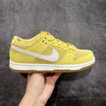 Nike Dunk Low – Amarelo com Solado Gum