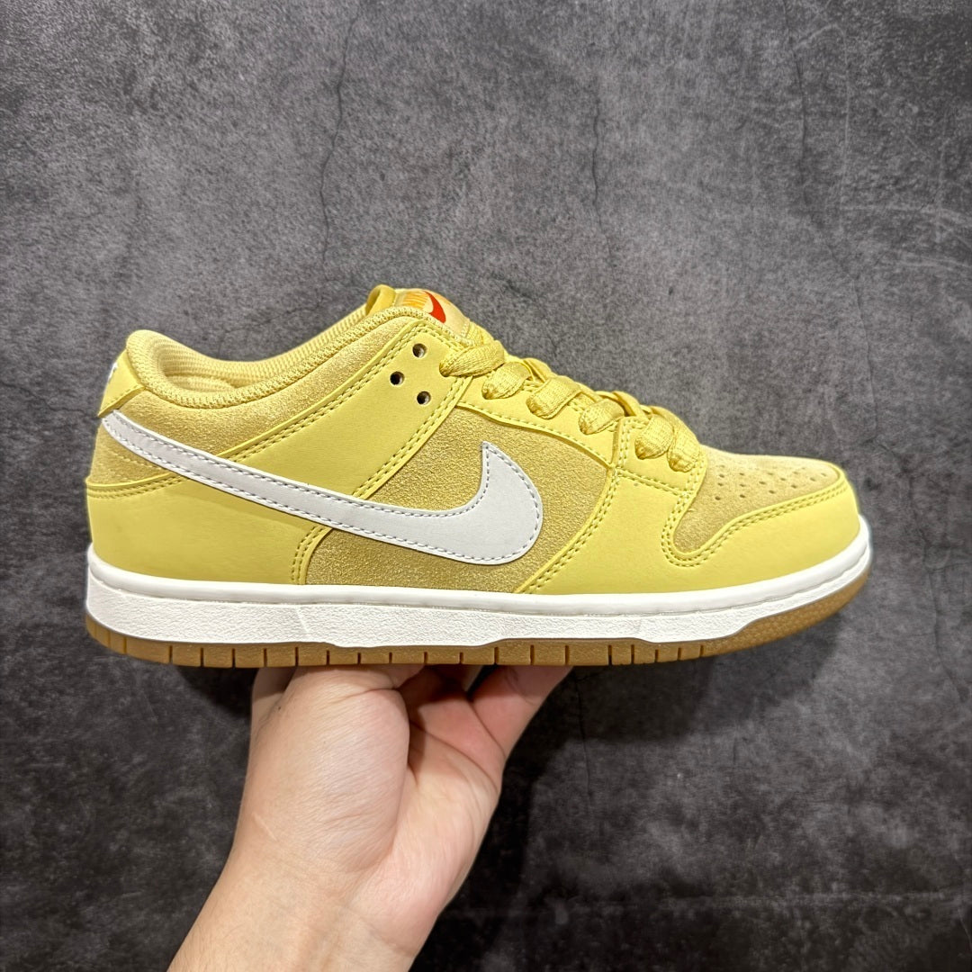 Nike Dunk Low – Amarelo com Solado Gum