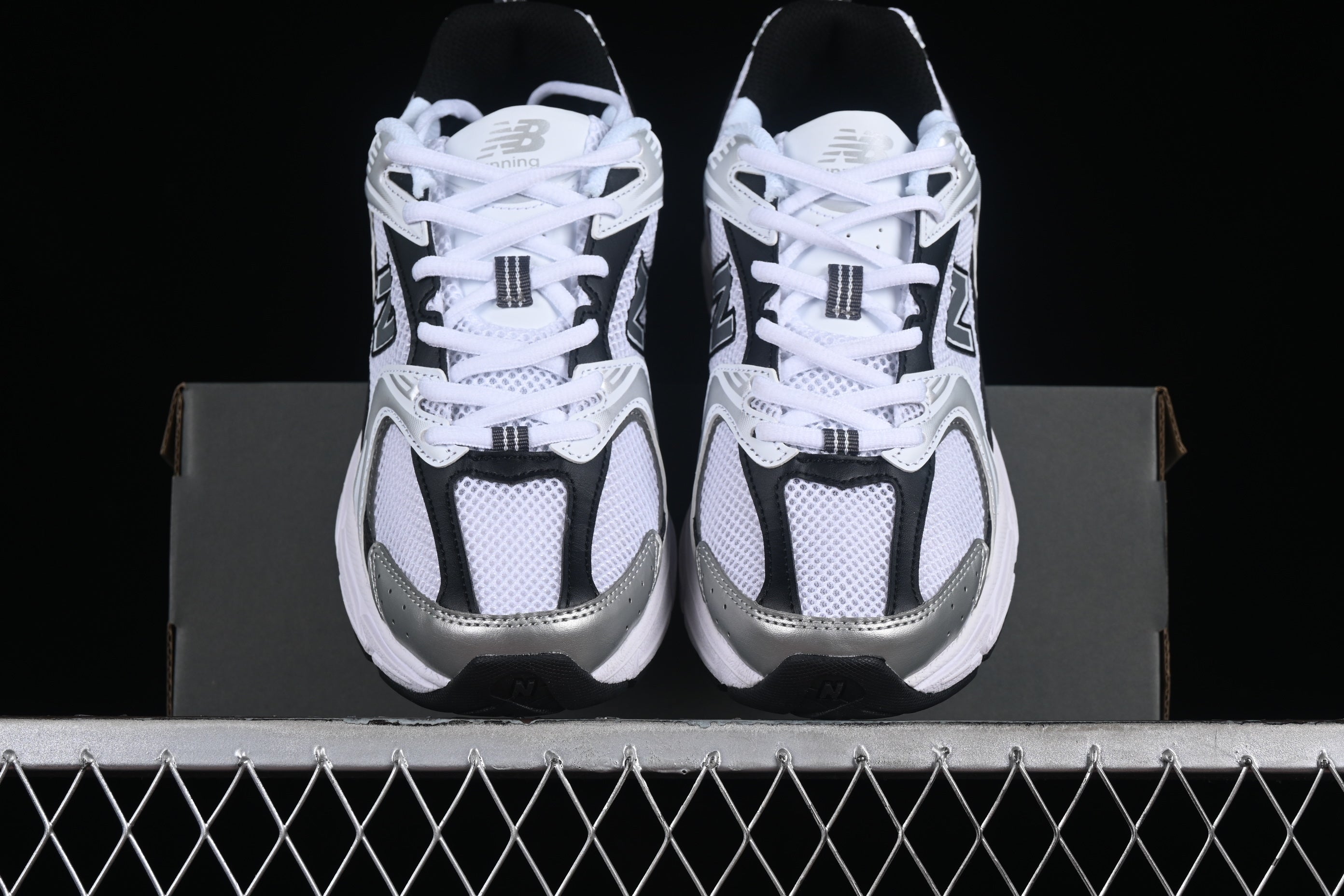 New Balance 530 – Branco/Preto