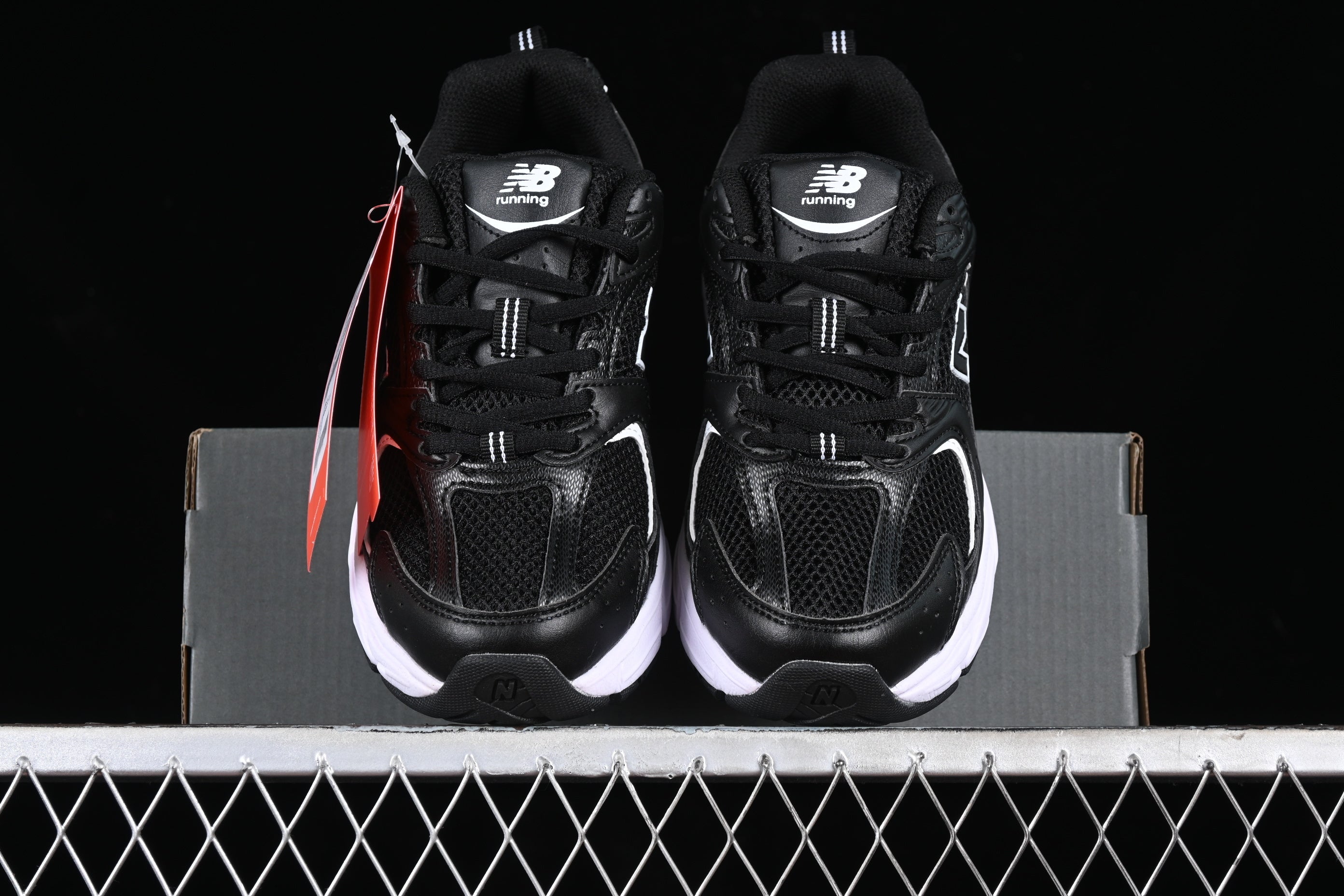 New Balance 530 – Preto com Branco