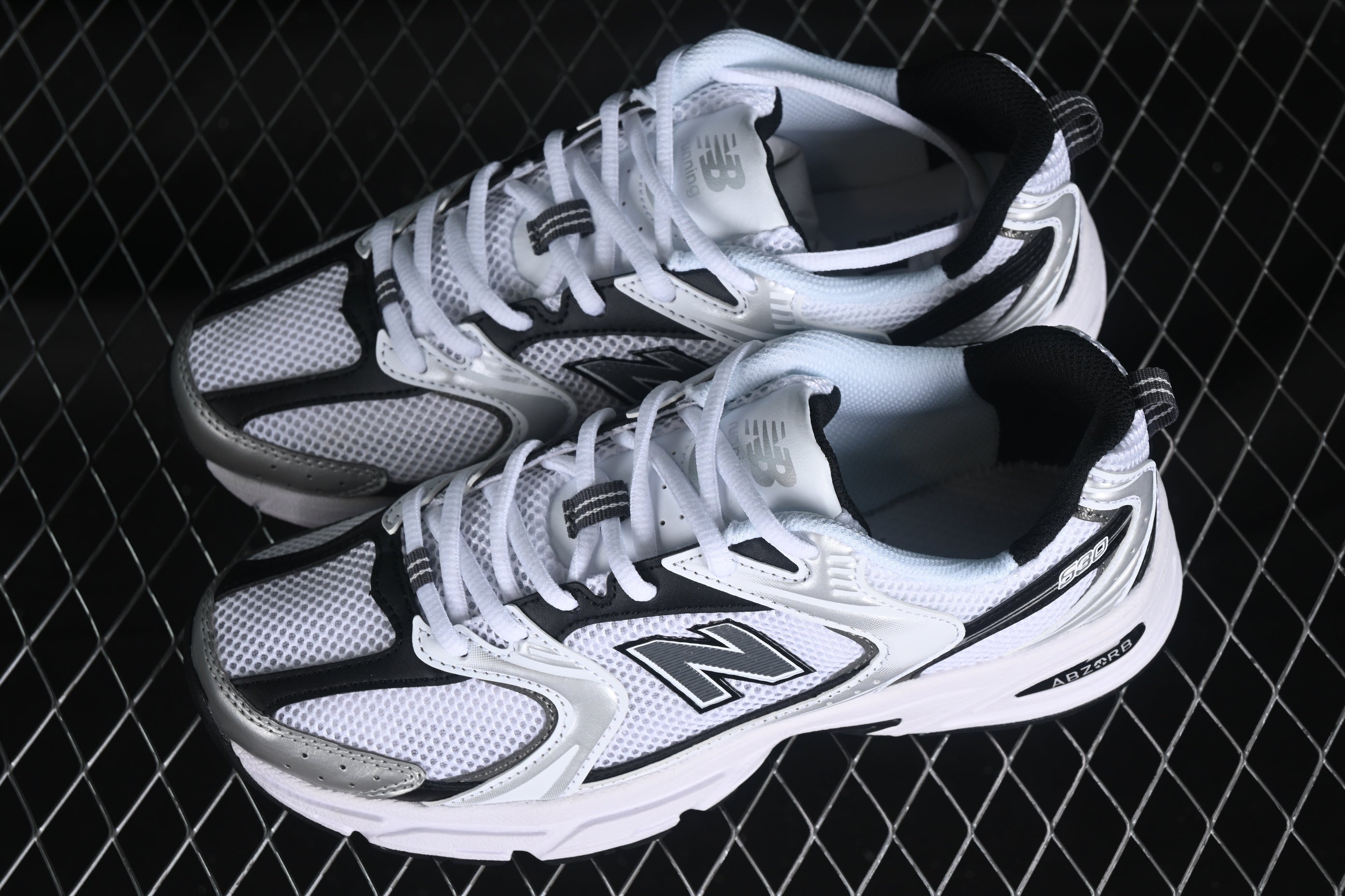 New Balance 530 – Branco/Preto