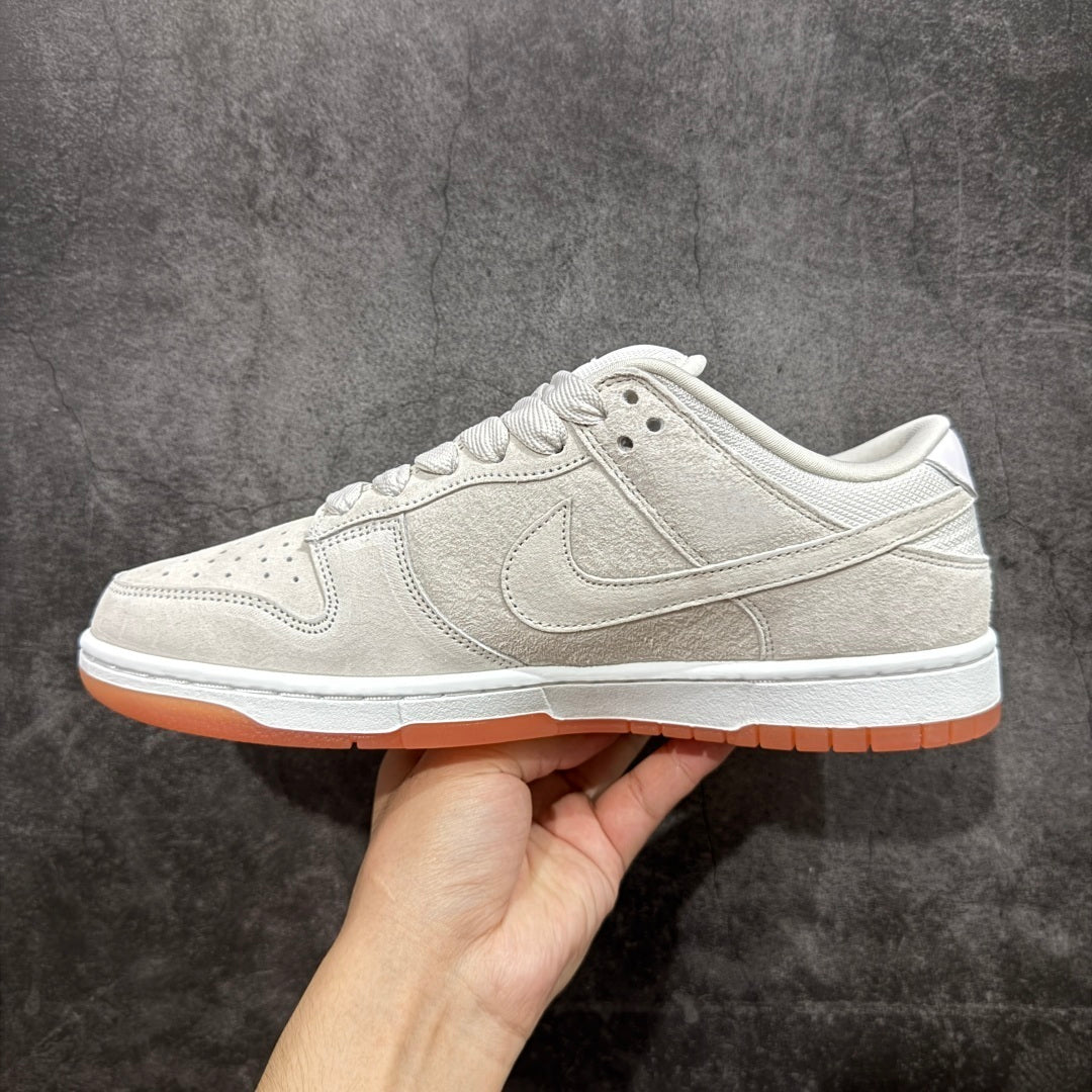 Nike Dunk Low – Bege com Solado Gum