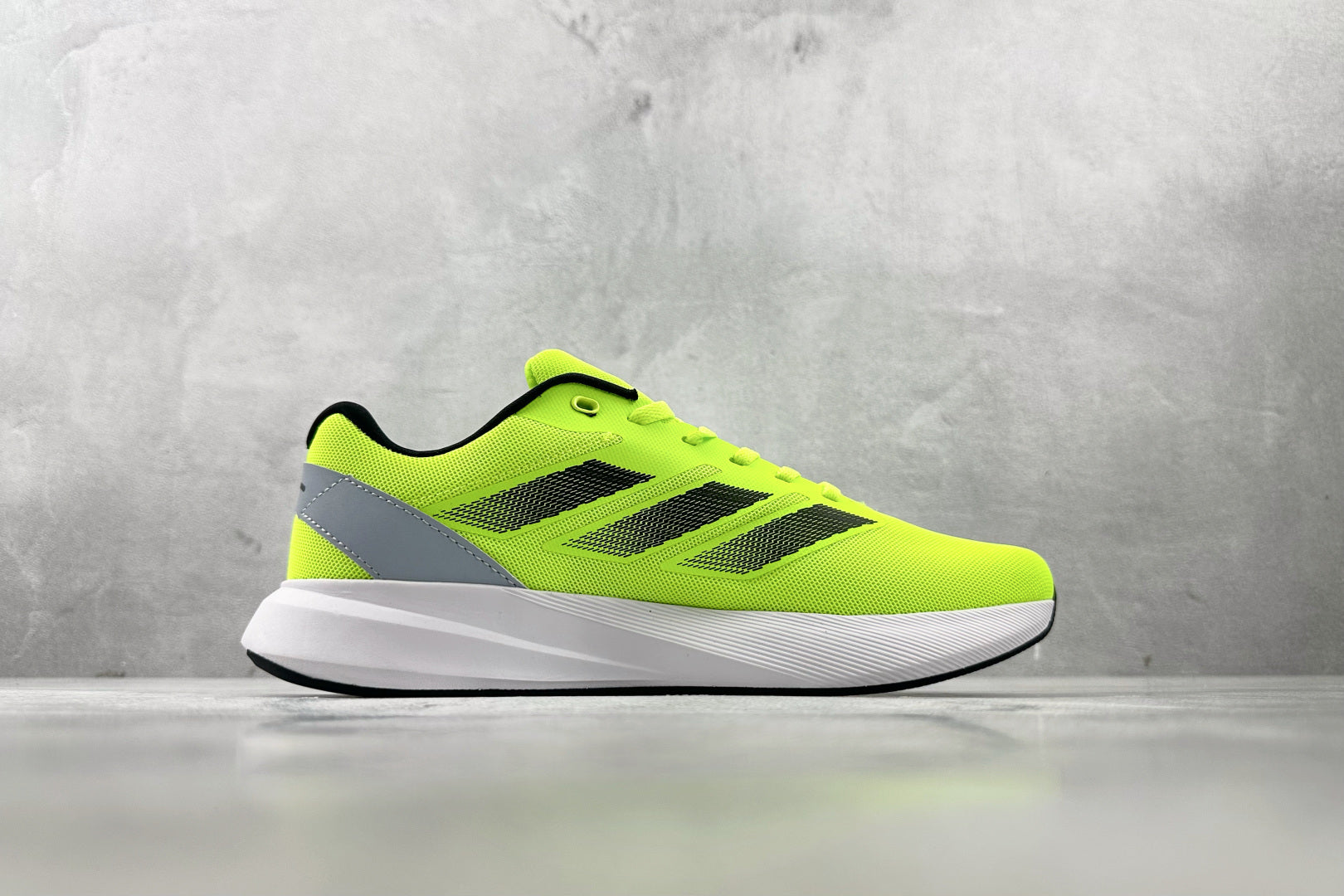 Tênis Running Neon Pro – Alta Performance Verde