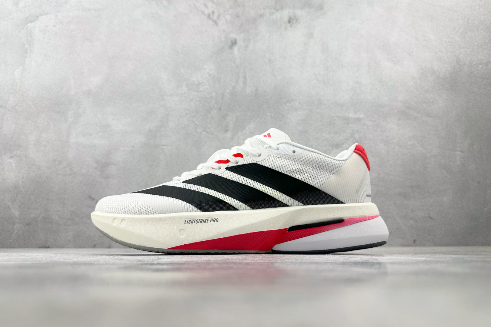 Tênis Performance Pro 3D LightStrike – Branco com Preto e Vermelho