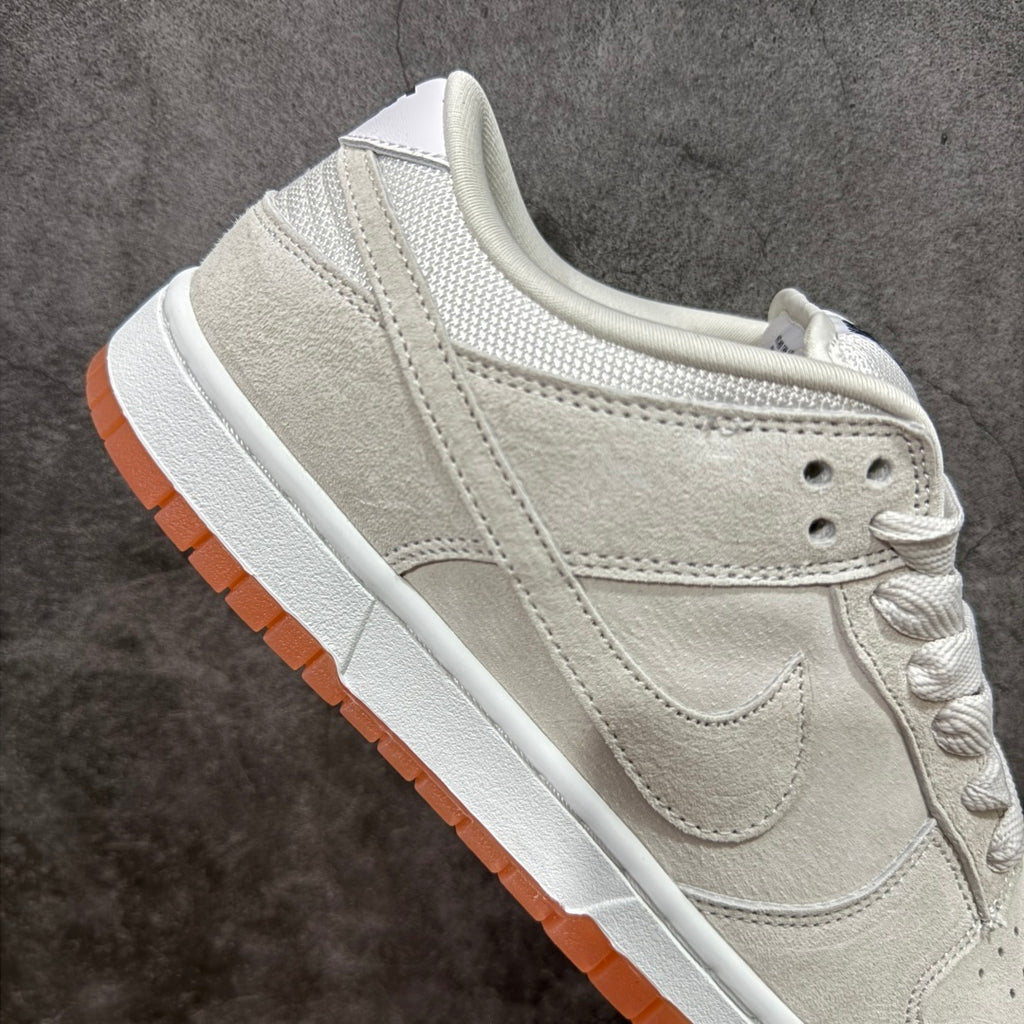 Nike Dunk Low – Bege com Solado Gum