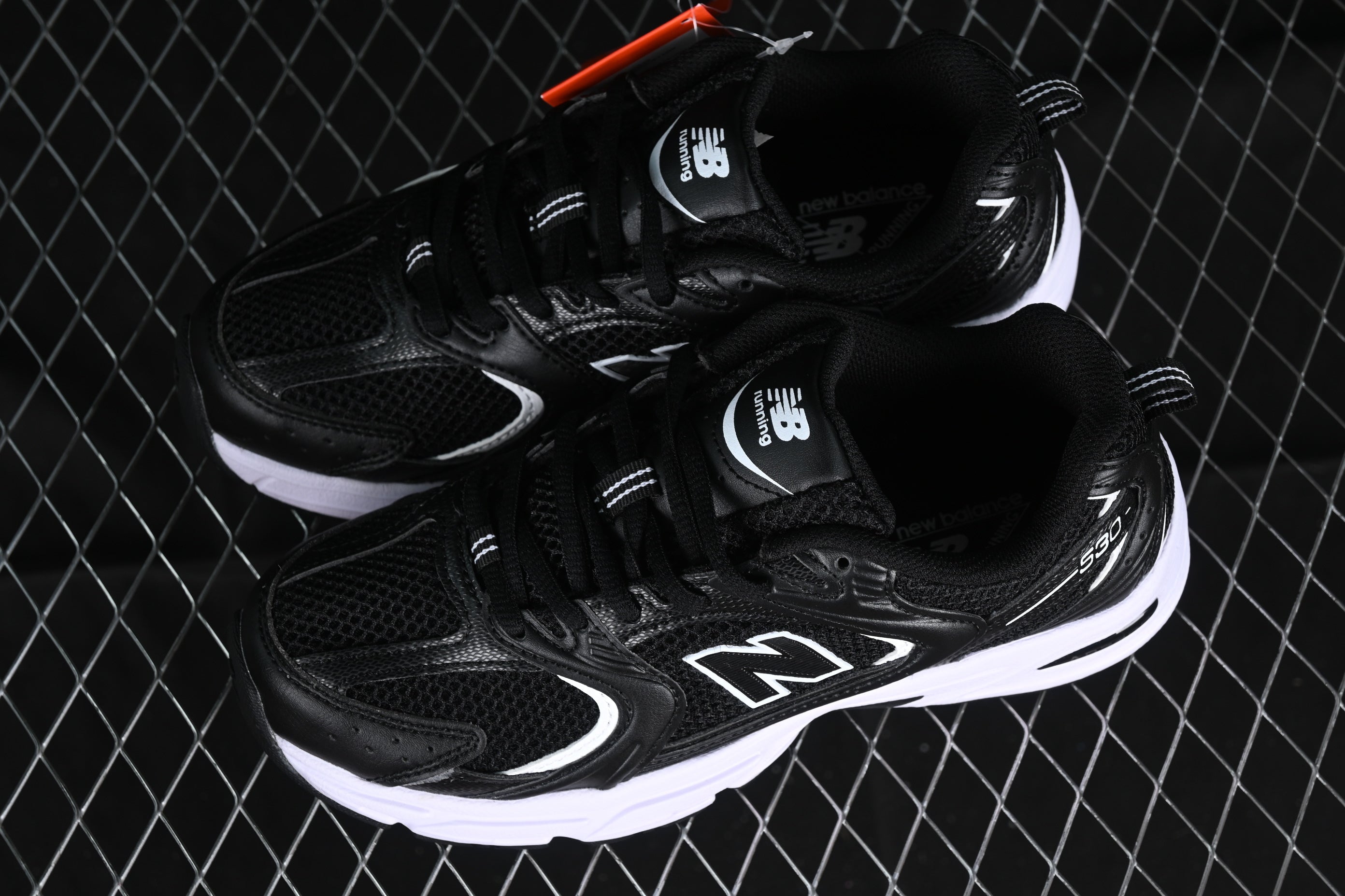 New Balance 530 – Preto com Branco