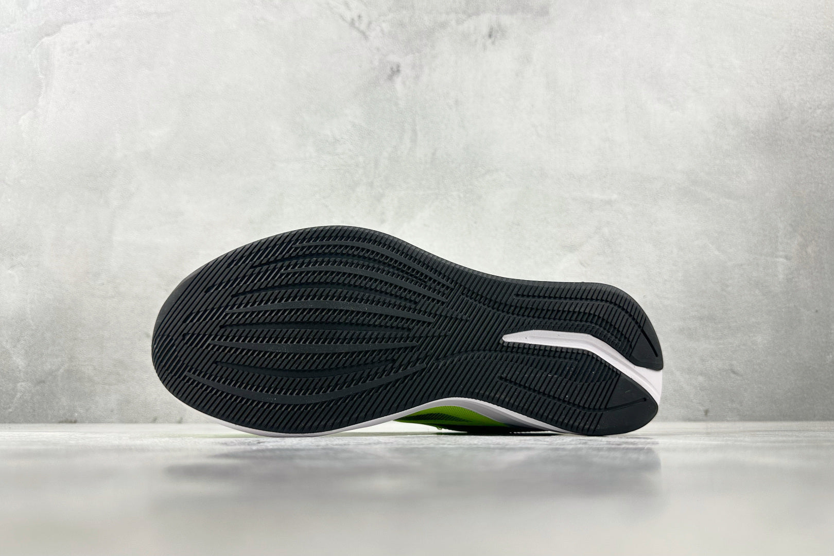 Tênis Running Neon Pro – Alta Performance Verde