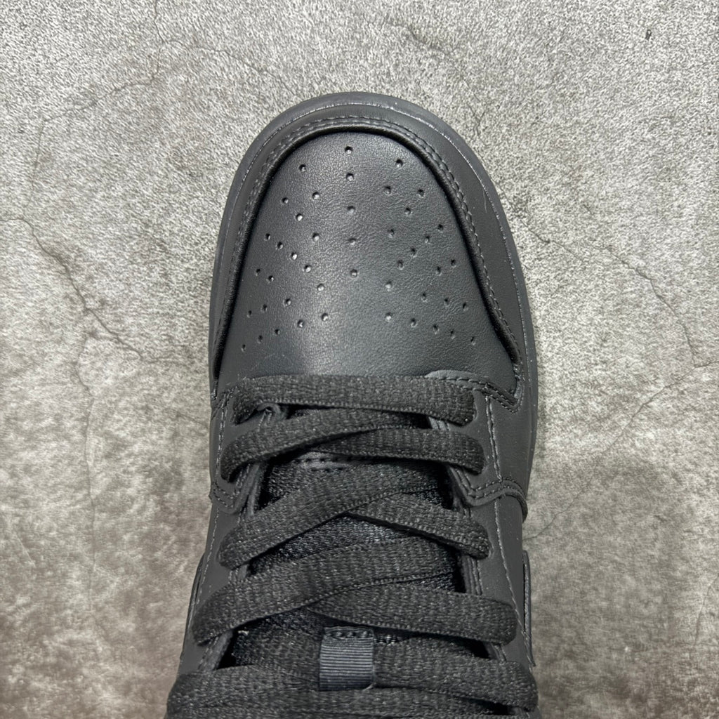Nike Dunk Low – Triple Black
