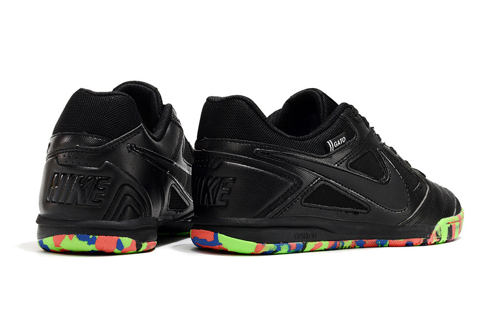 Chuteira Futsal Nike Gato – Preta com Solado Colorido