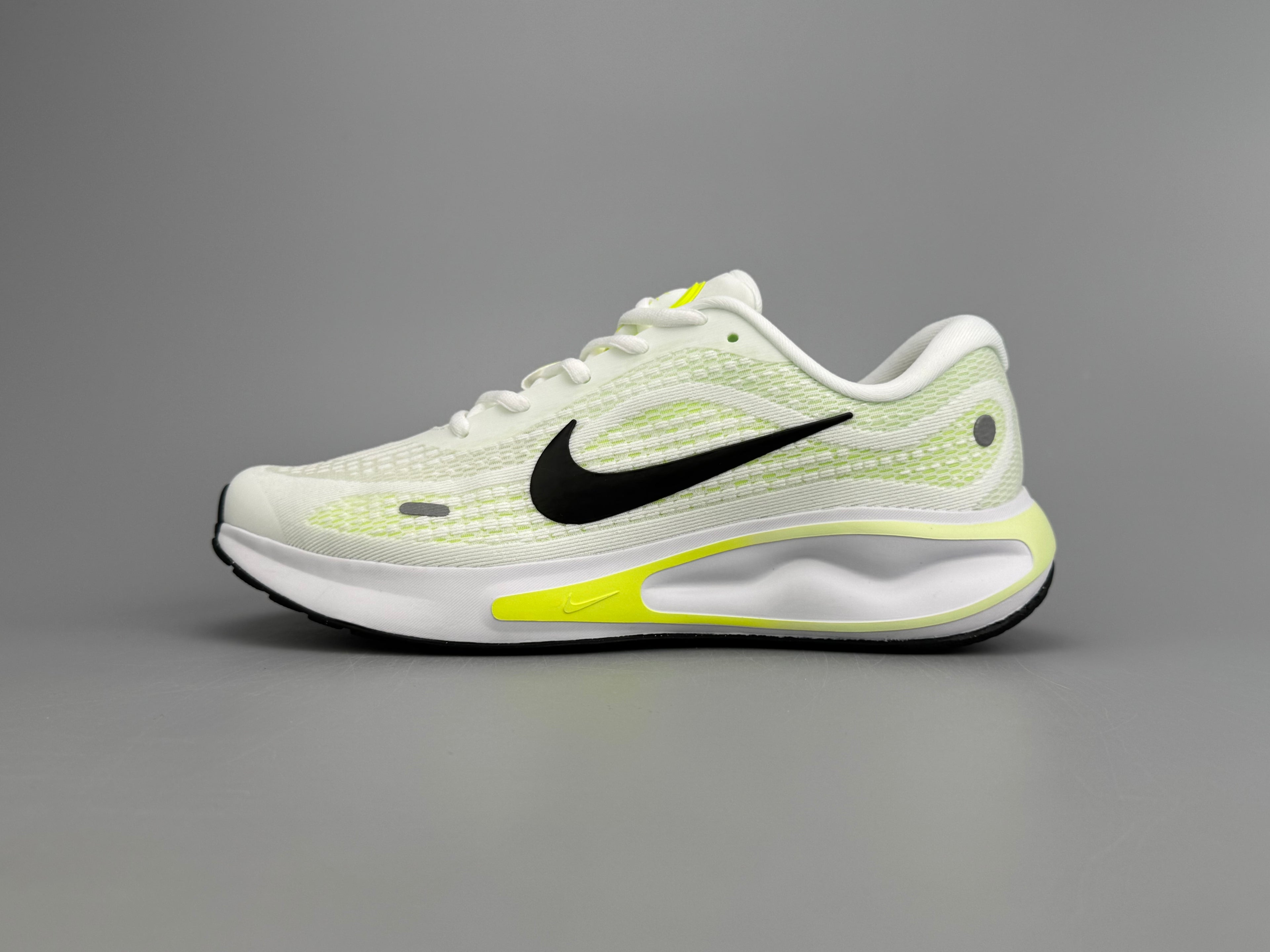 Tênis Journey Run Pro – Branco com Verde Neon