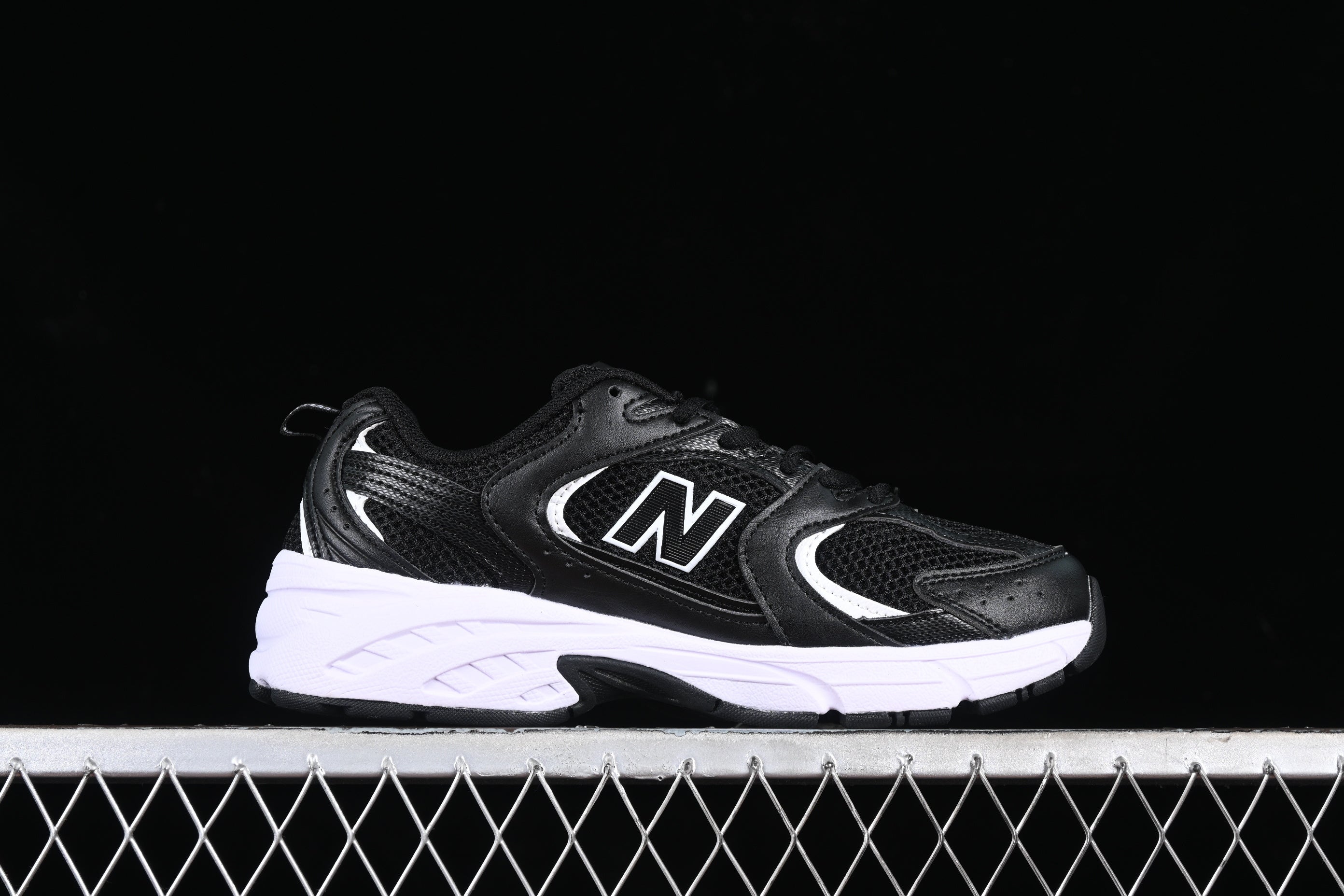 New Balance 530 – Preto com Branco