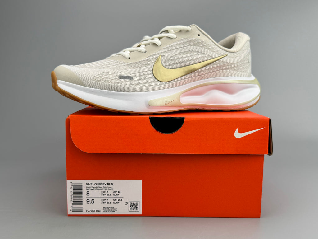 Tênis Journey Run Pro – Bege com Detalhes Dourados