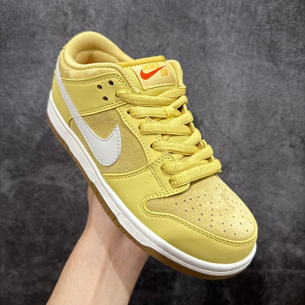 Nike Dunk Low – Amarelo com Solado Gum