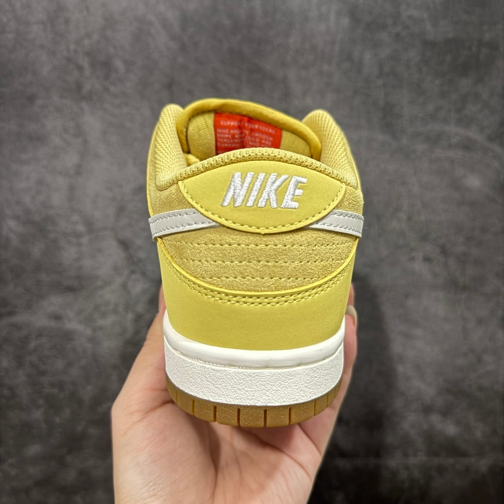 Nike Dunk Low – Amarelo com Solado Gum