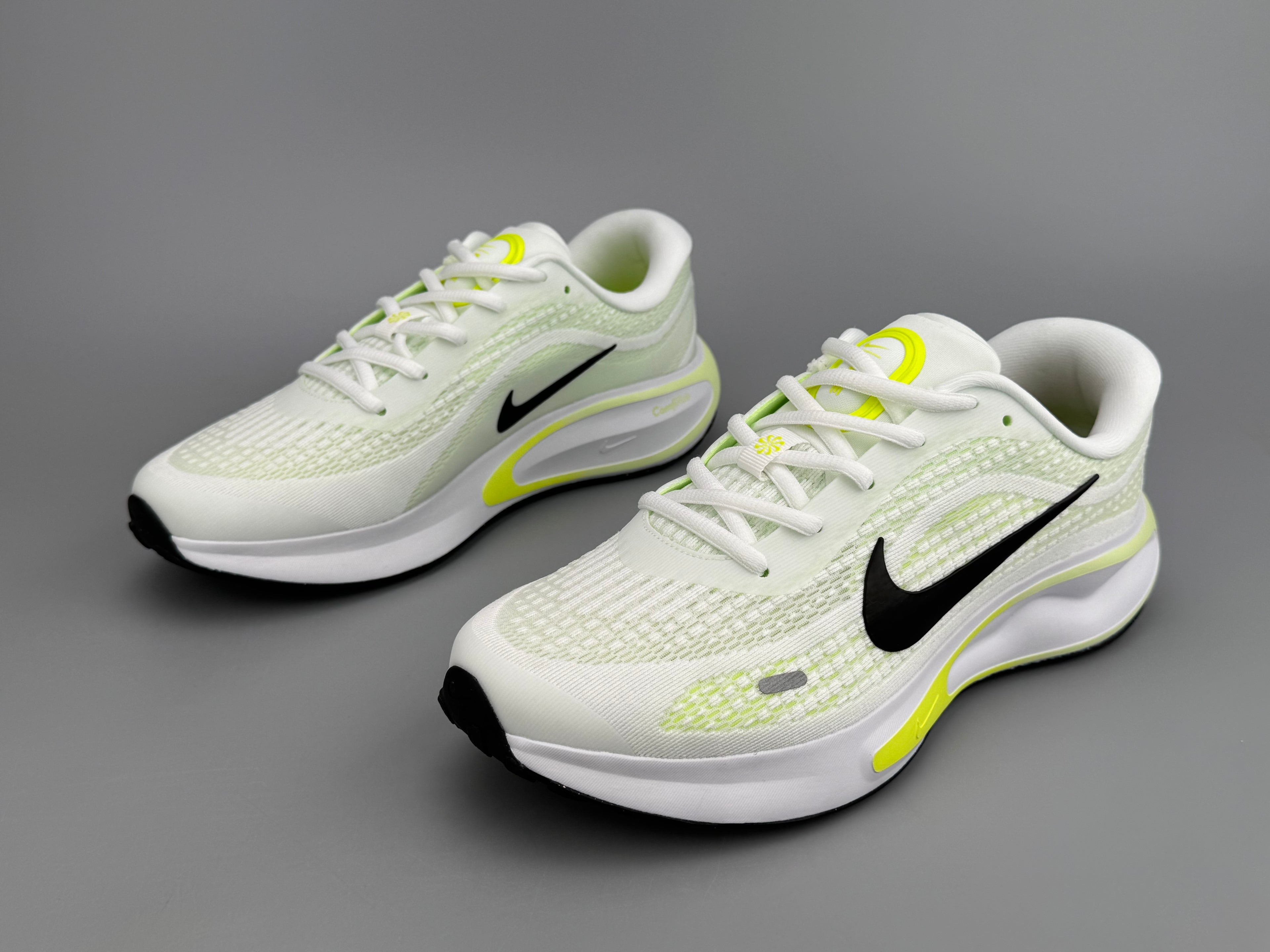 Tênis Journey Run Pro – Branco com Verde Neon