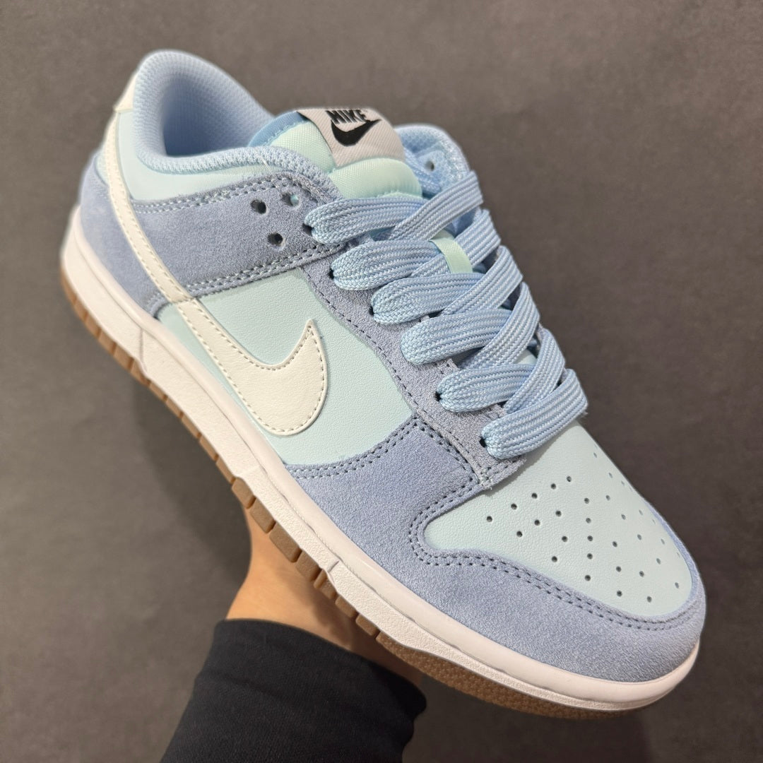 Nike Dunk Low – Azul Claro com Solado Gum