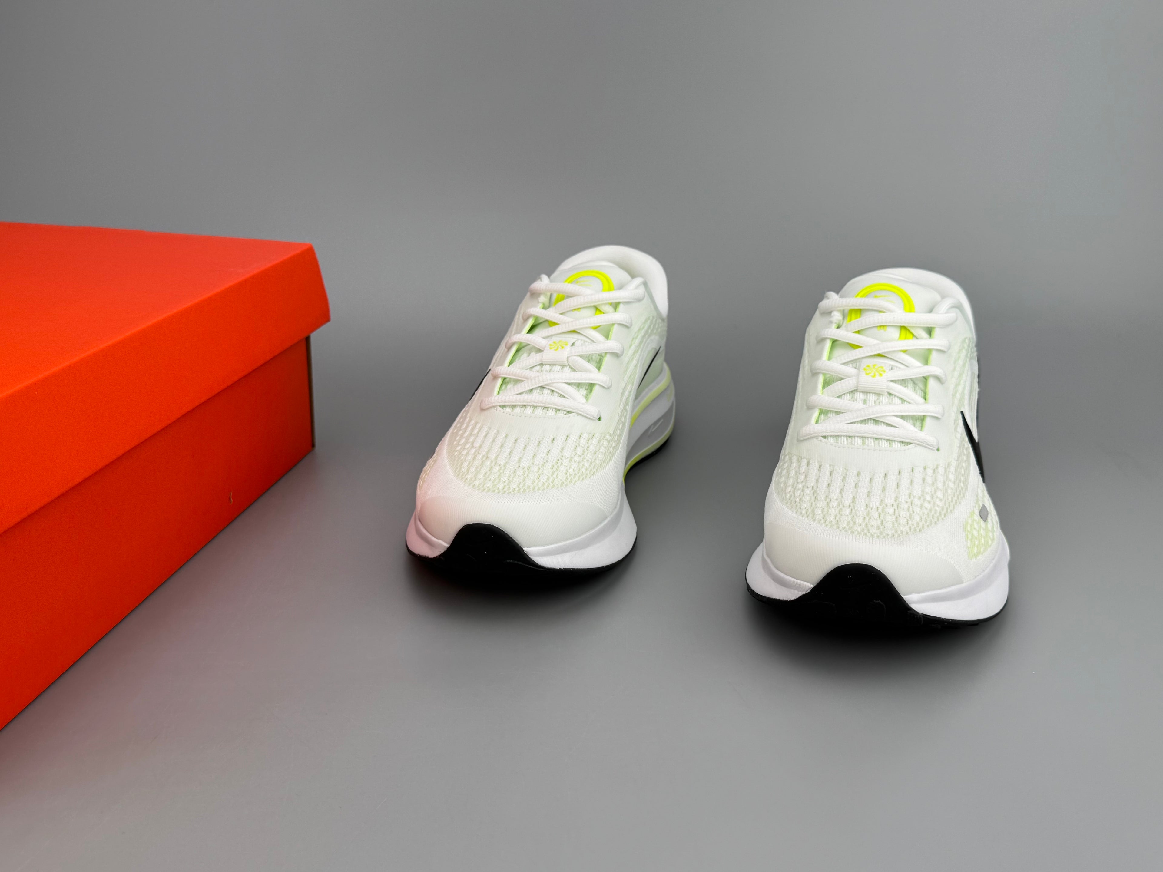 Tênis Journey Run Pro – Branco com Verde Neon